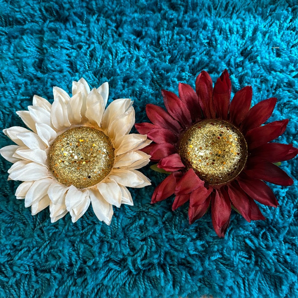 ⭐️10/$10⭐️2 Fake flower heads for crafts